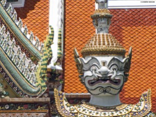 Wat Arun statua. Bangkok Cabiria Magni