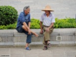 Chiacchiere tra anziani nello Yunnan. Cabiria Magni
